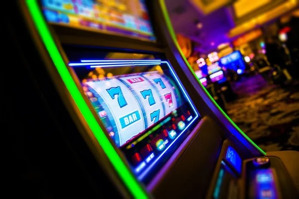 jajanwin live dealer table on mobile phone screen